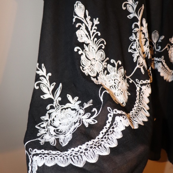Black and white floral kimono - Picture 4 of 5